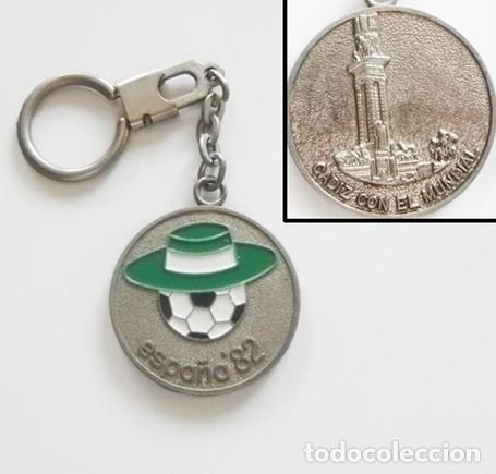 Coleccionismo deportivo: LLAVERO C&Aacute;DIZ CON EL MUNDIAL ESPA&Ntilde;A82 F&Uacute;TBOL ANDALUC&Iacute;A DEPORTE ESPA&Ntilde;A 82 1982 M DE CONSTITUCI&Oacute;N 1812