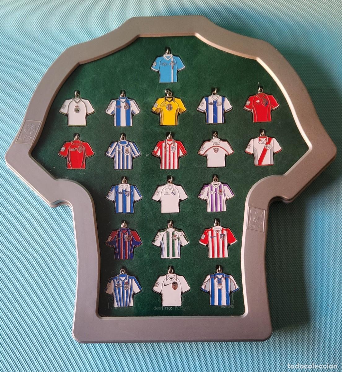 Coleccionismo deportivo: Llaveros F&uacute;tbol Liga Coleccion Completa DIARIO MARCA - Ford - CON EXHIBIDOR