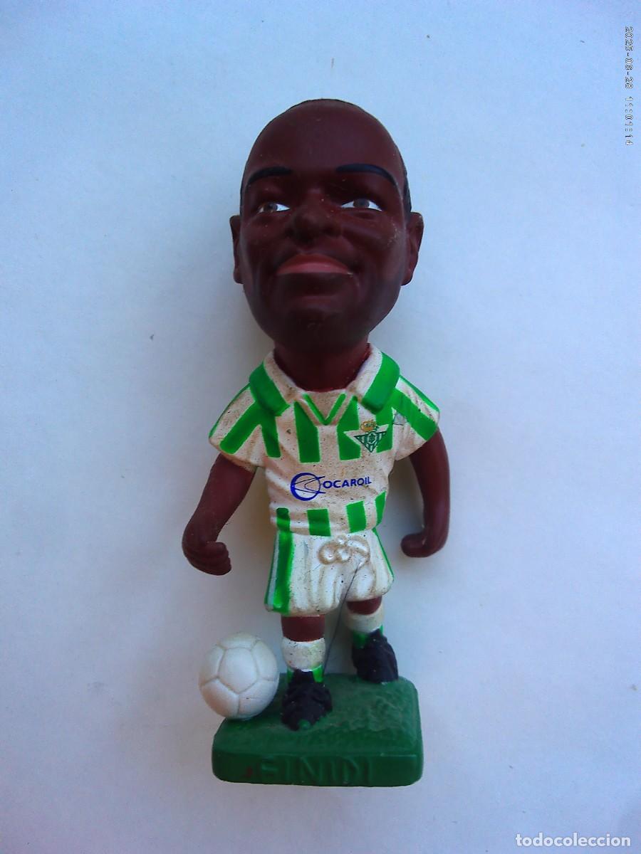 Coleccionismo deportivo: REAL BETIS BALOMPI&Eacute; : MU&Ntilde;EQUITO CARICATURA DE FINIDI . DE BANDAI , 1997