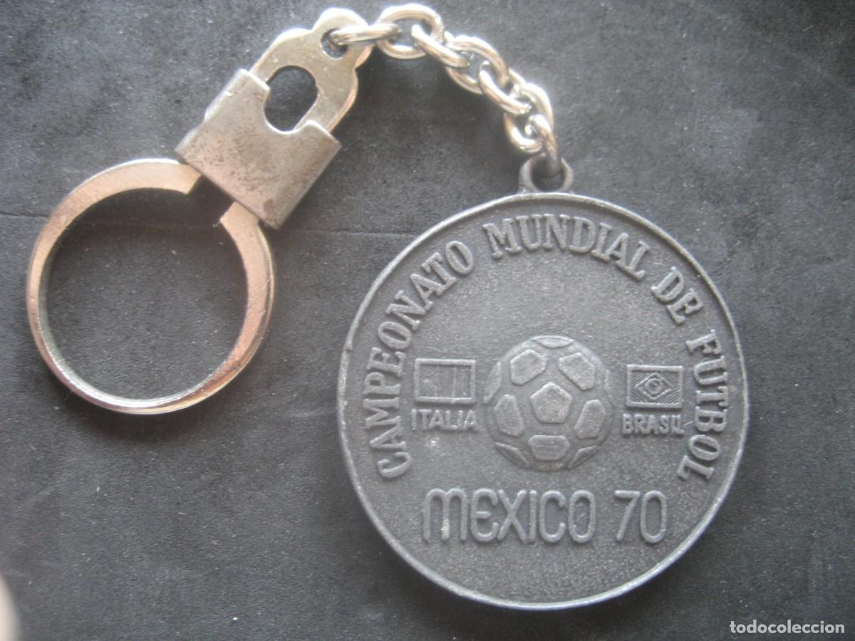 Coleccionismo deportivo: LLAVERO FUTBOL MUNDIAL MEXICO 70. FINAL ITALIA - BRASIL. ALINEACION SELECCION BRASILE&Ntilde;A