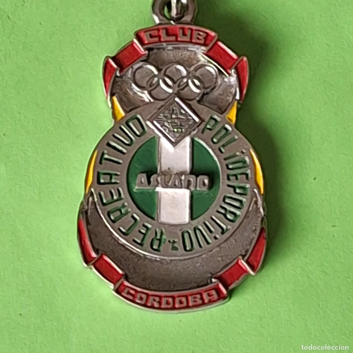 Collectionnisme sportif: LLAVERO - RECREATIVO POLIDEPORTIVO CLUB CORDOBA - FUTBOL DEPORTE ESCUDO
