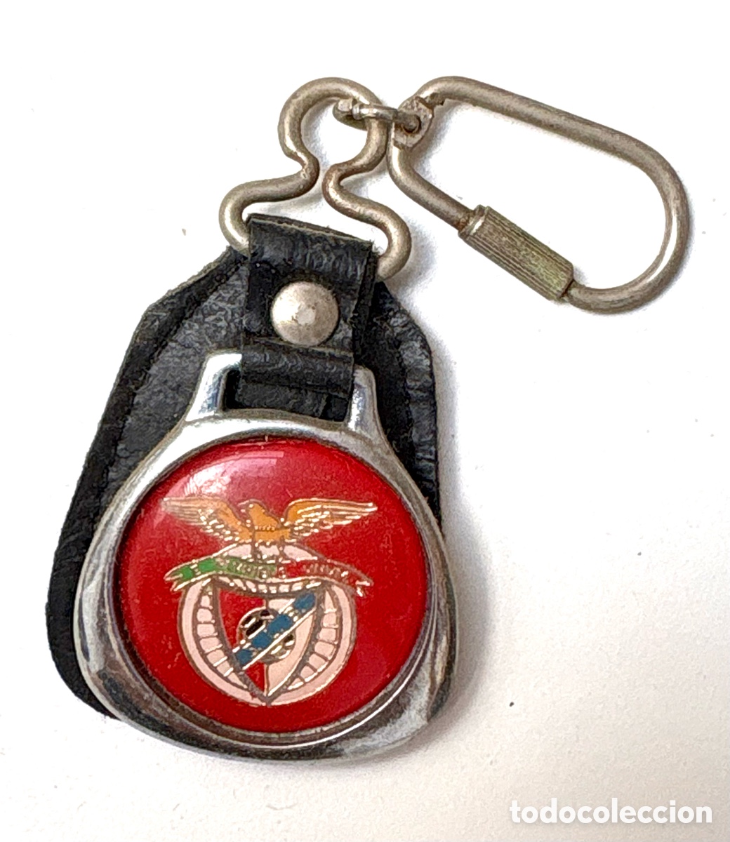 Coleccionismo deportivo: Llavero Vintage SL Benfica A&ntilde;os 70/80 - Cuero y Metal (Coleccionismo)