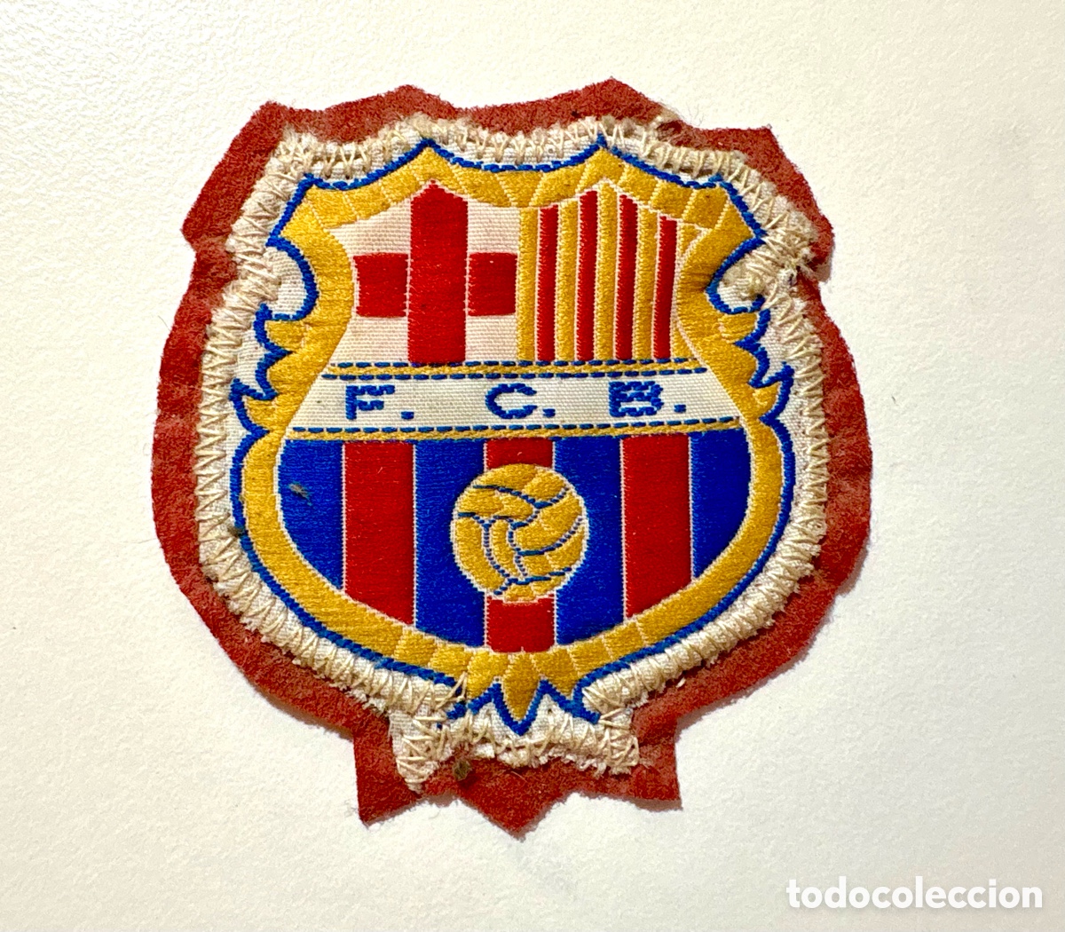 Coleccionismo deportivo: JOYA Parche Escudo Bordado F.C. Barcelona A&ntilde;os 60 / 70 1960 Base Fieltro (Sin Pegar / Sin Coser)