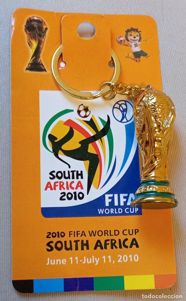Sports collectibles: Llavero FIFA WORLD CUP SOUTH &Aacute;FRICA 2010. Copa del mundo f&uacute;tbol.