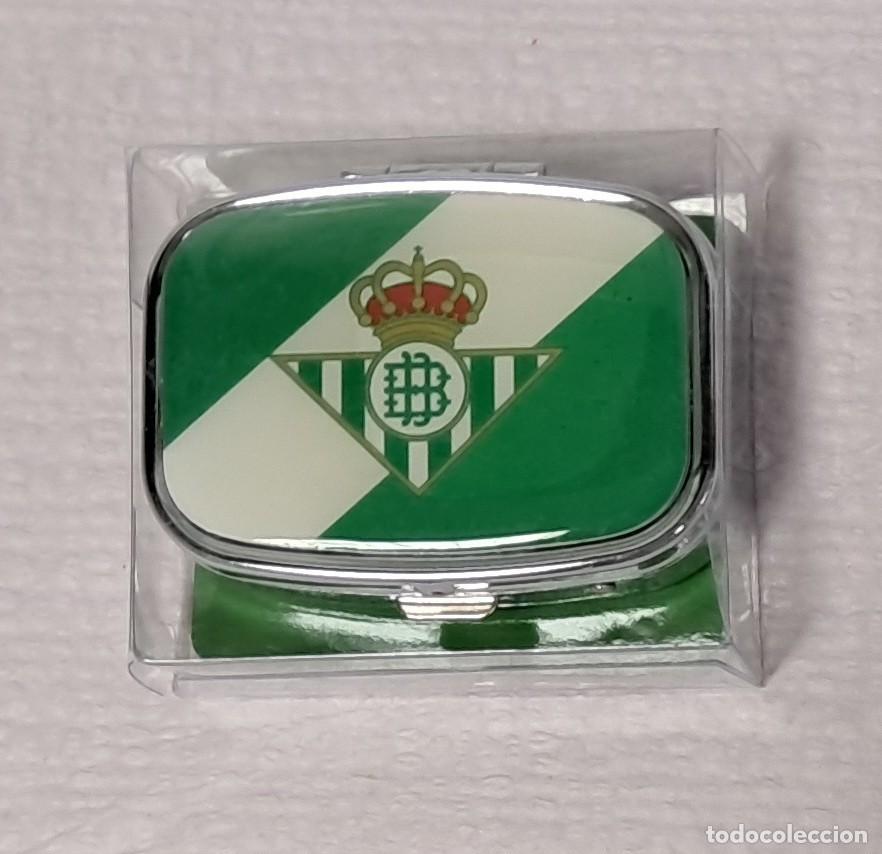 Coleccionismo deportivo: CAJITA PASTILLERO REAL BETIS BALOMPIE, MODELO 1