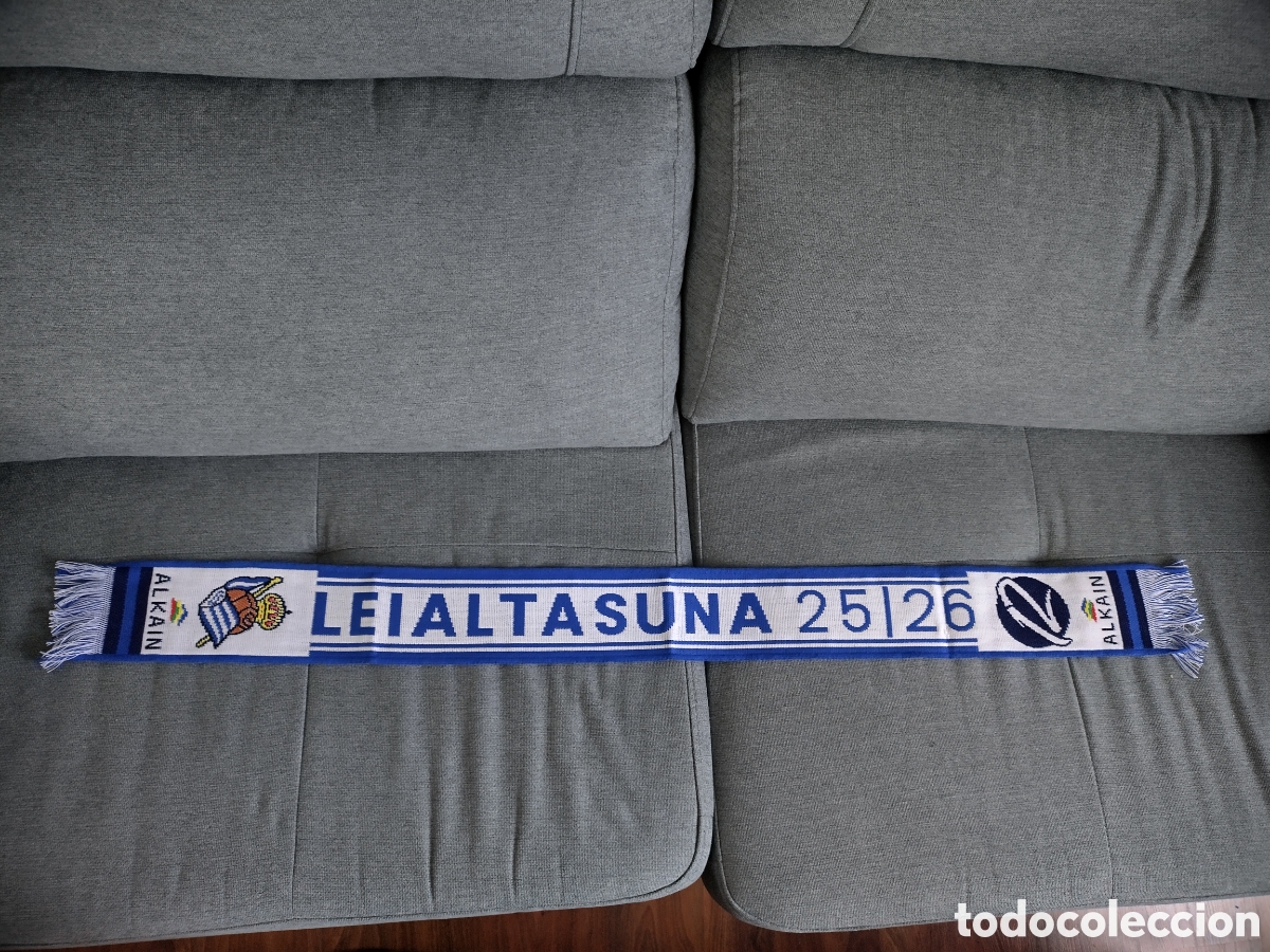 Coleccionismo deportivo: BUFANDA REAL SOCIEDAD DE F&Uacute;TBOL SOCIOS LEALTAD 2025 2026