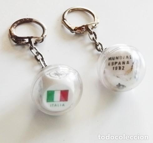 Coleccionismo deportivo: LOTE LLAVEROS BR&Uacute;JULA MUNDIAL DE F&Uacute;TBOL ESPA&Ntilde;A 82 LLAVERO DEPORTE BANDERA ITALIA AUSTRIA BAL&Oacute;N 1982