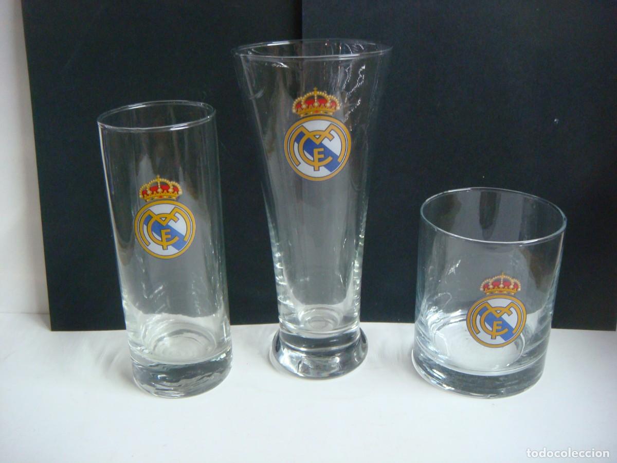 Coleccionismo deportivo: VASOS DE CRISTAL LOTE DE 3 VASOS CON EL ESCUDO DEL REAL MADRID-(&)