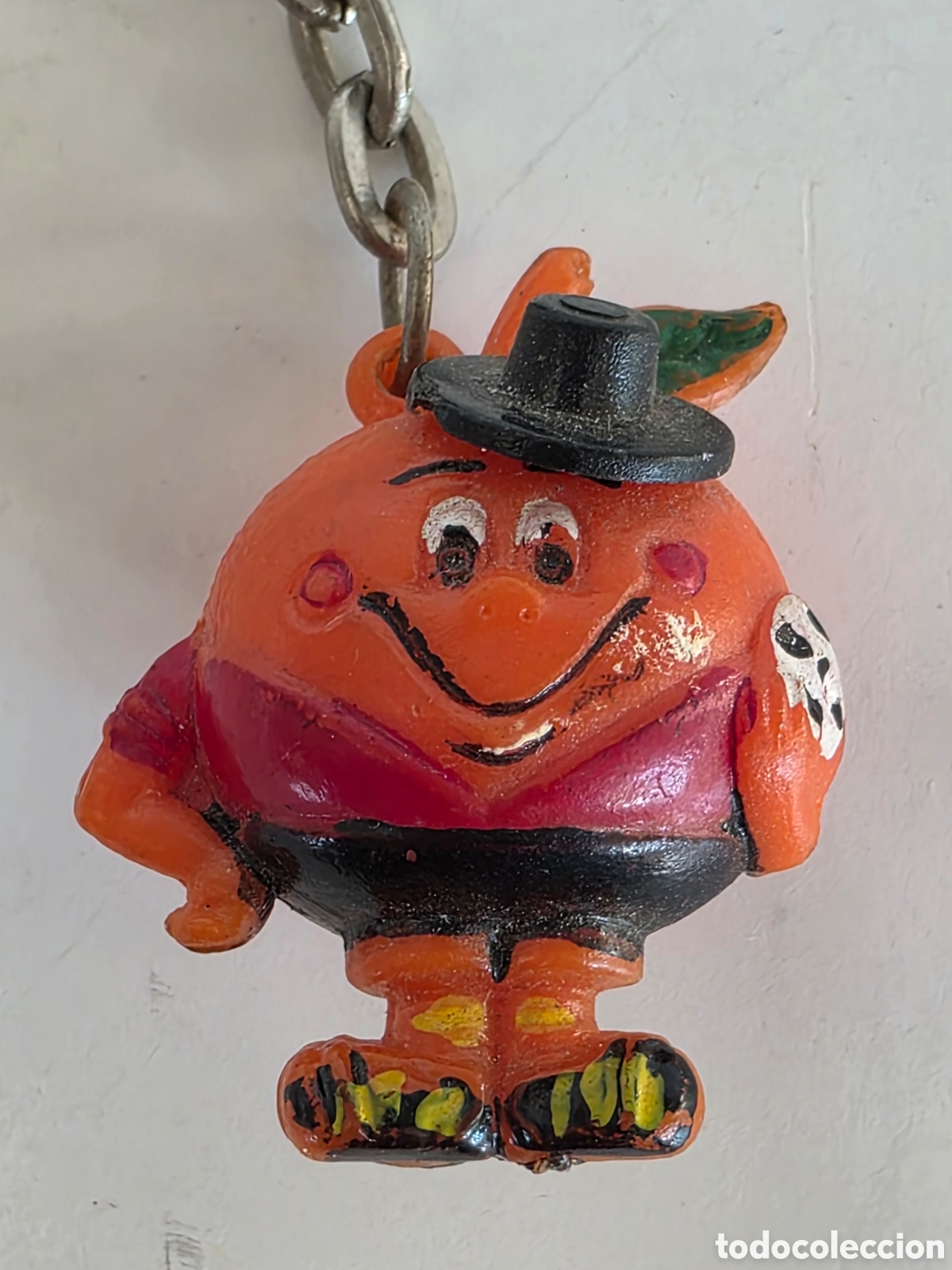 Coleccionismo deportivo: Llavero Naranjito con Sombrero Cordob&eacute;s Mascota Mundial F&uacute;tbol Espa&ntilde;a 1982 Figura goma PVC Copa