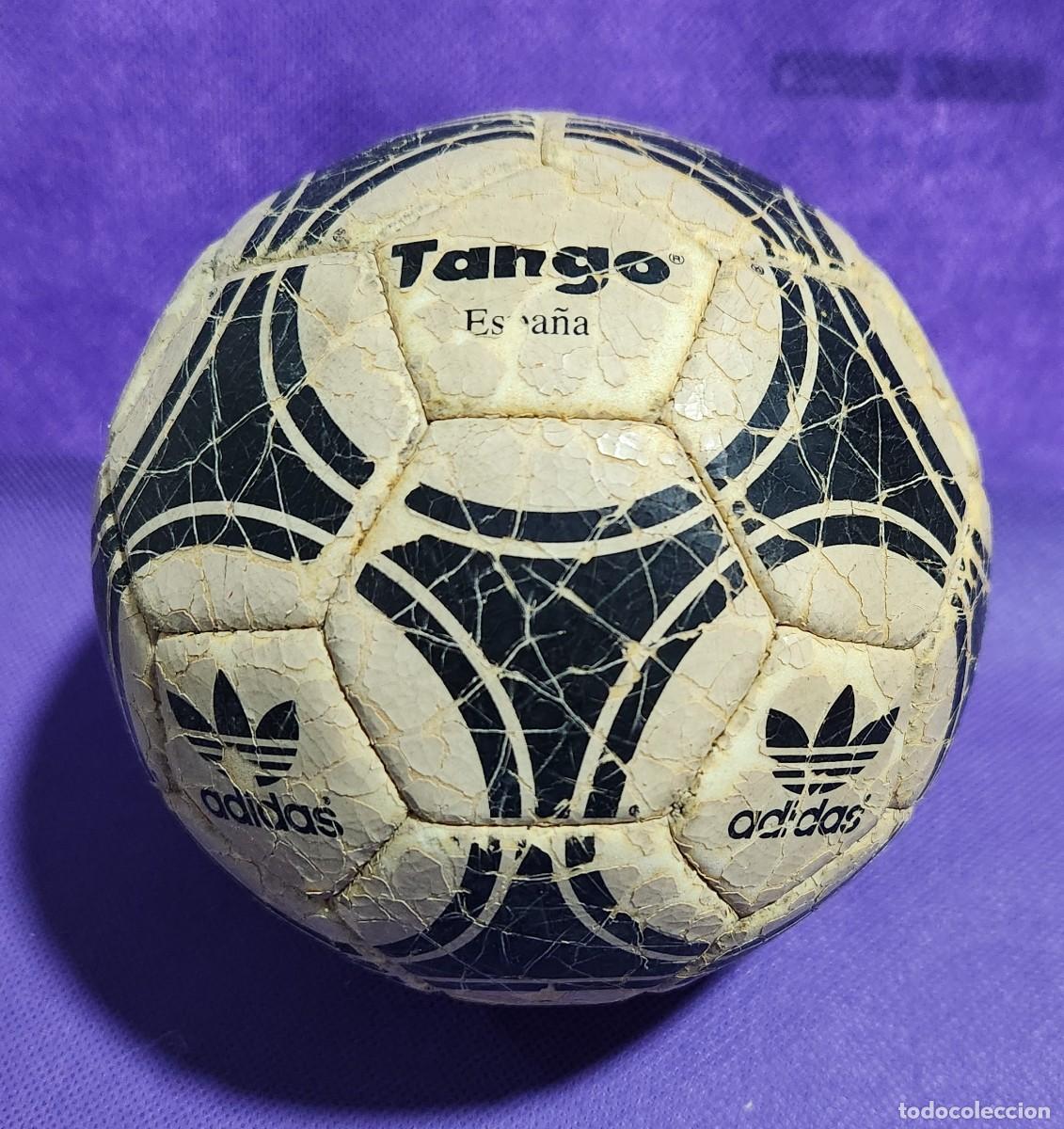 Coleccionismo deportivo: mini bal&oacute;n ADIDAS TANGO &rdquo;ESPA&Ntilde;A&rdquo; del Mundial ESPA&Ntilde;A '82 usado, futbol FIFA