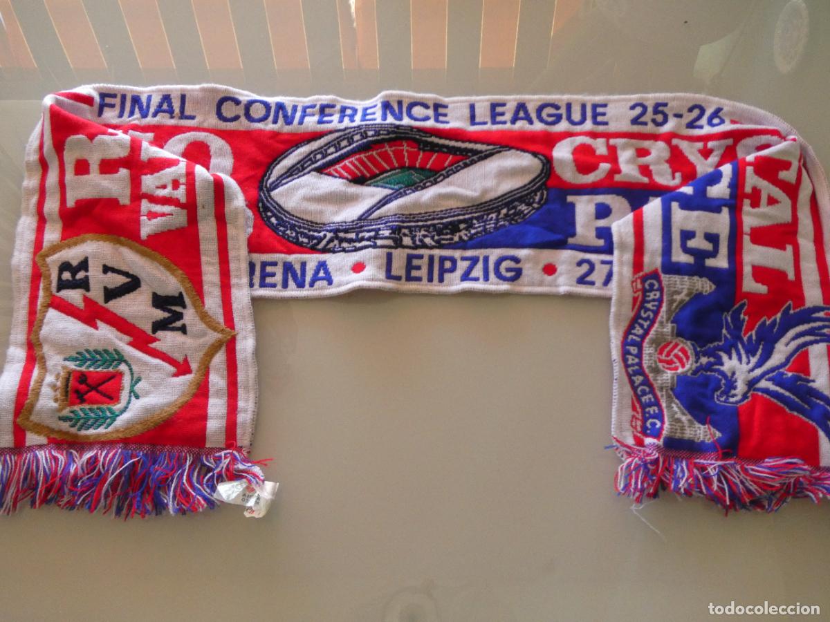 Coleccionismo deportivo: BUFANDA DE DEPORTES. PARTIDO FINAL CONFERENCE 2026 LEAGUE RAYO VALLECANO VS CRYSTAL PALACE. 110GR