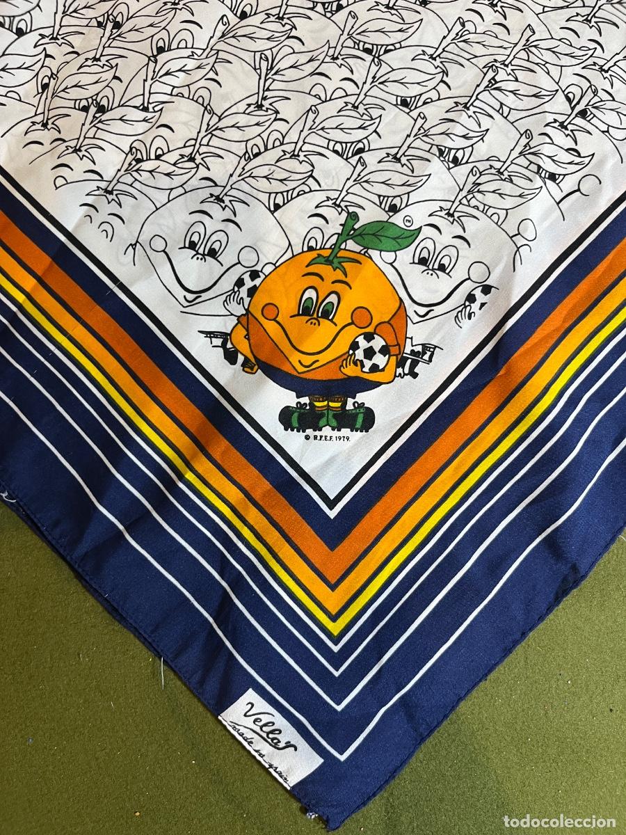 Coleccionismo deportivo: Pa&ntilde;uelo oficial Naranjito Mundial Espa&ntilde;a 82 Vellas Made in Spain RFEF 1979 vintage