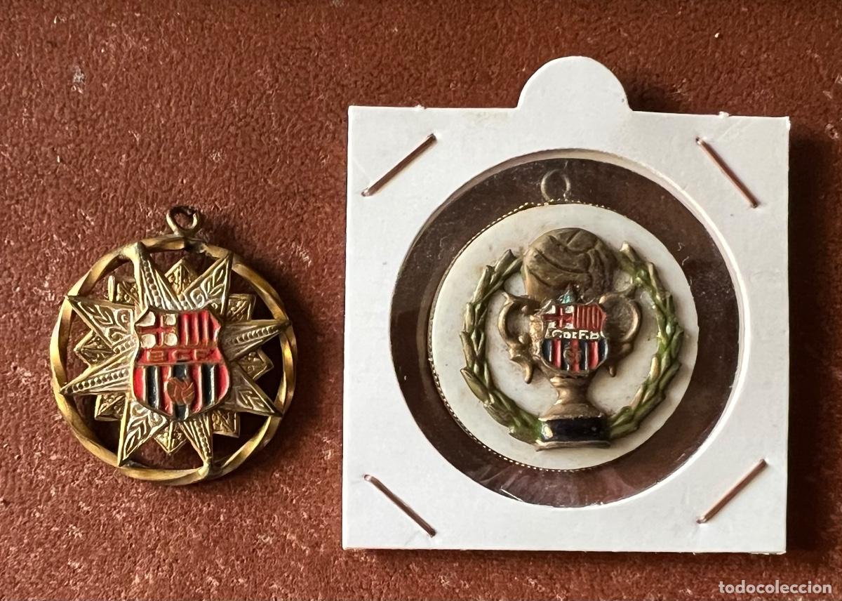 Sammelleidenschaft Sport: 2 antiguos colgantes con el escudo del F&uacute;tbol Club Barcelona