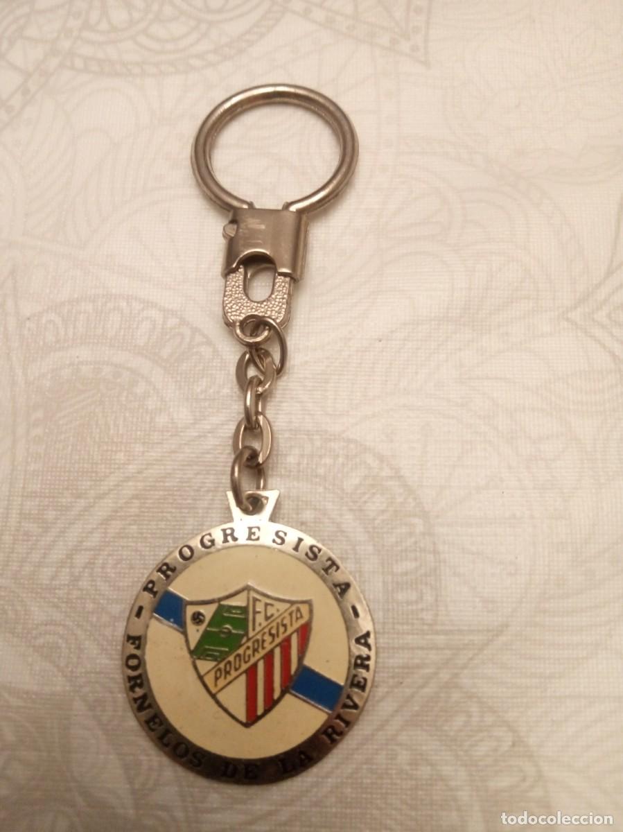 Coleccionismo deportivo: Llavero con el escudo del F.C. Progresista.