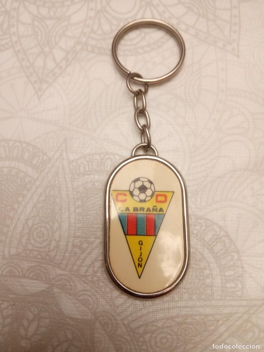 Coleccionismo deportivo: Llavero con el escudo del C.D. La Bra&ntilde;a de Gij&oacute;n.