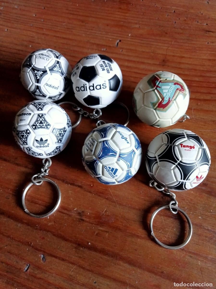 Coleccionismo deportivo: LLAVEROS F&Uacute;TBOL COLECCION BALONES HIST&Oacute;RICOS.