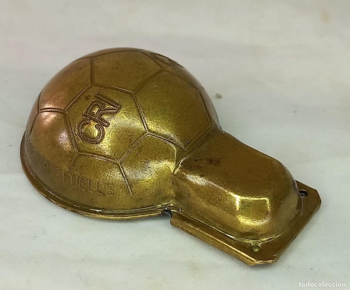 Coleccionismo deportivo: RANA SONORA , CLIC CLAC DE LATON CON FORMA DE BALON DEL MUNDIAL DE FRANCIA 98