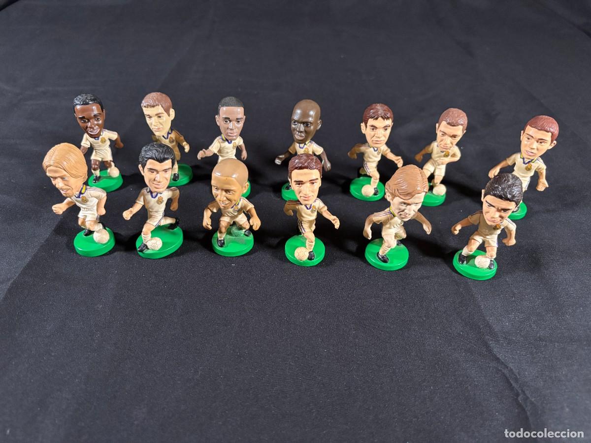 Coleccionismo deportivo: Lote 13 figuras jugadores Real Madrid Target 2000 - f&uacute;tbol - mu&ntilde;ecos vintage