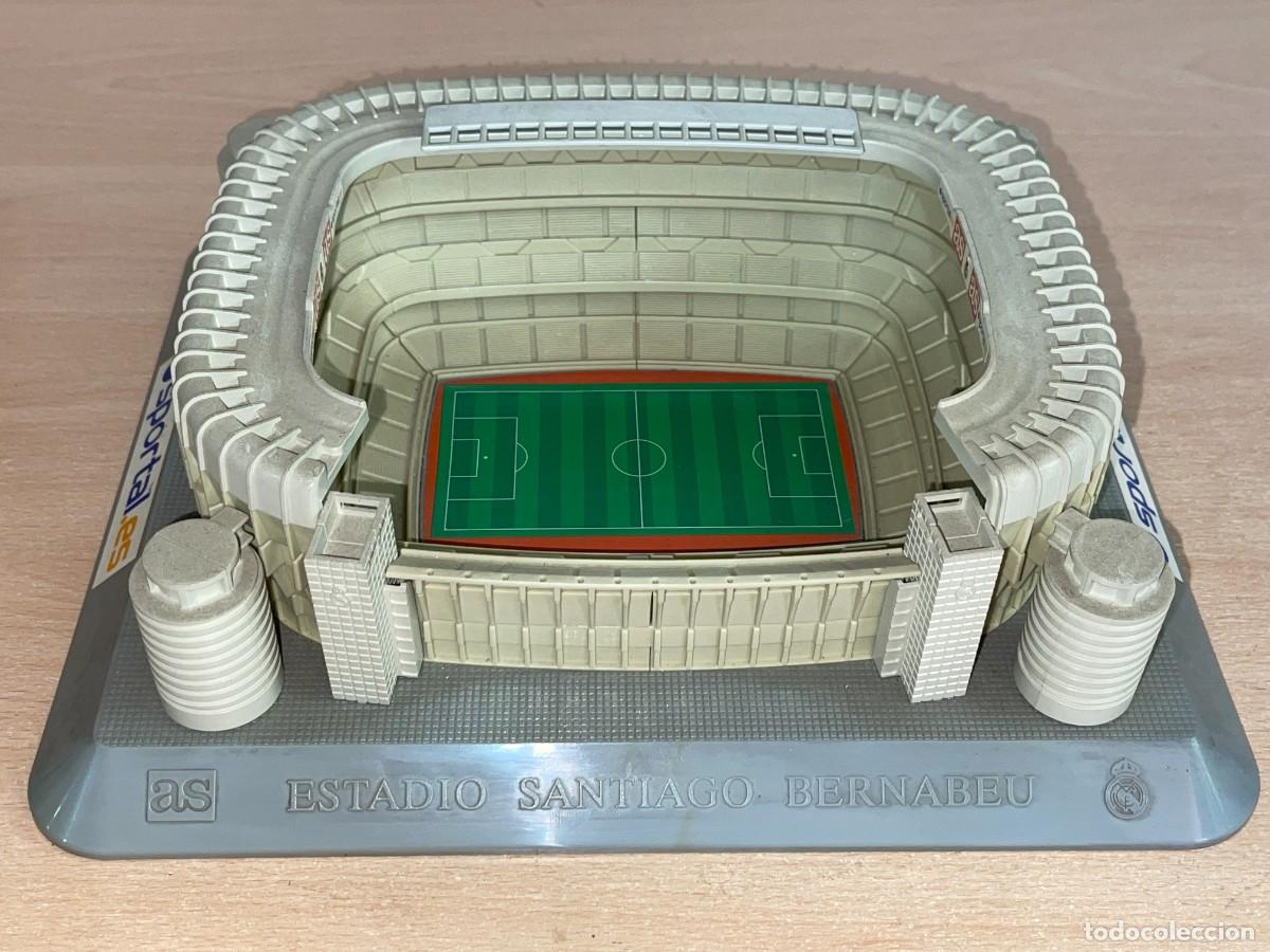 Coleccionismo deportivo: REAL MADRID Maqueta R&eacute;plica Estadio Santiago Bernabeu AS sportal.es Producto Oficial 32 cm champions