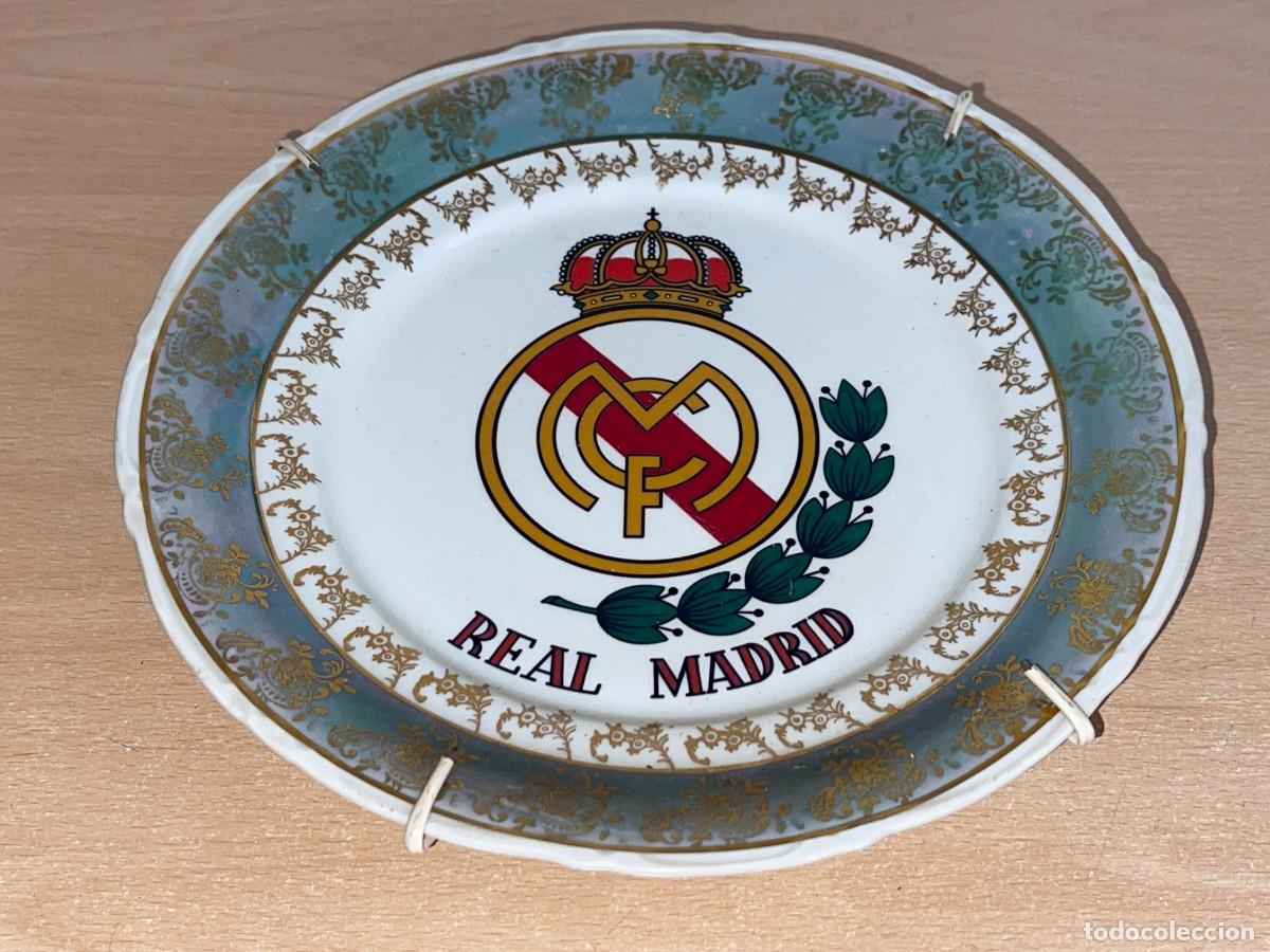 Coleccionismo deportivo: REAL MADRID Plato Cer&aacute;mica con logo Real Madrid Valdelvira Made in Spain 24 cm. vintage