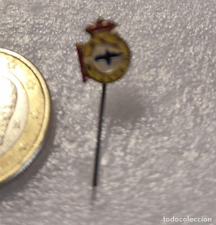 Coleccionismo deportivo: ANTIGUA INSIGNIA FUTBOL DE AGUJA ALFILER DEPORTIVO DE LA CORU&Ntilde;A DEPOR #1