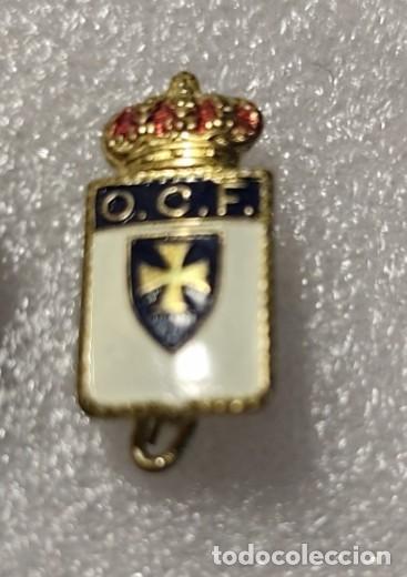 Coleccionismo deportivo: ANTIGUA INSIGNIA AGUJA IMPERDIBLE FUTBOL REAL OVIEDO OCF A&Ntilde;OS 40 #16
