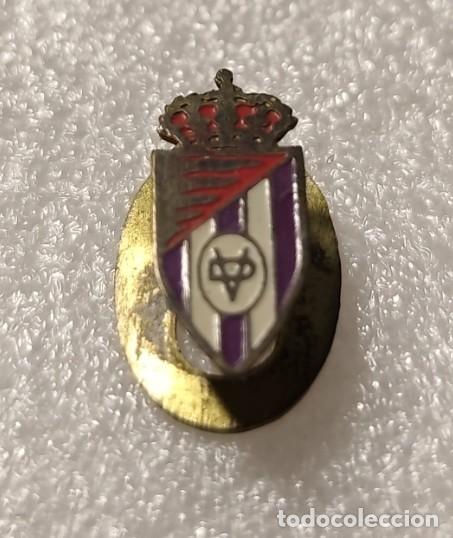 Coleccionismo deportivo: ANTIGUA INSIGNIA AGUJA IMPERDIBLE FUTBOL REAL VALLADOLID #22
