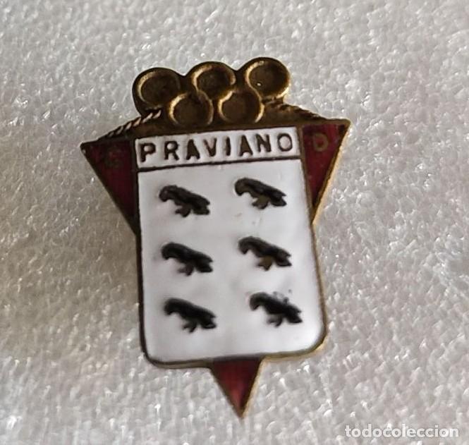 Coleccionismo deportivo: ANTIGUA INSIGNIA OJAL FUTBOL PRAVIANO ASTURIAS #25