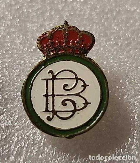 Coleccionismo deportivo: ANTIGUA INSIGNIA ESCUDO FUTBOL AGUJA REAL BETIS BALOMPIE A&Ntilde;O 1925-1931 #36