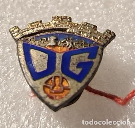 Coleccionismo deportivo: ANTIGUA INSIGNIA ESCUDO FUTBOL OJAL CD GUADALAJARA #41