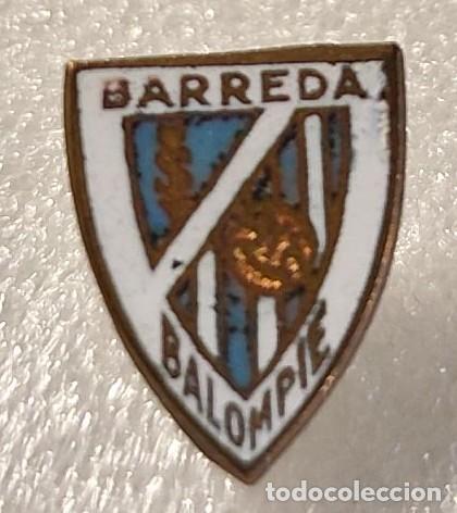 Sammelleidenschaft Sport: ANTIGUA INSIGNIA OJAL AGUJA ESCUDO FUTBOL BARREDA BALOMPIE TORRELAVEGA CANTABRIA #43