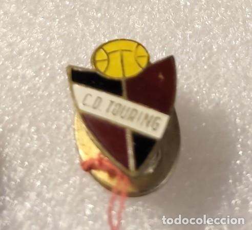 Sammelleidenschaft Sport: ANTIGUA INSIGNIA OJAL ESCUDO FUTBOL CD TOURING, RENTER&Iacute;A, GUIP&Uacute;ZCOA MARCA PUJOL #46