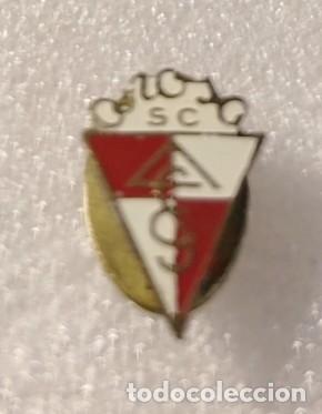 Sports collectibles: ANTIGUA INSIGNIA OJAL ESCUDO FUTBOL AROSA SOCIEDAD CULTURAL PONTEVEDRA #48