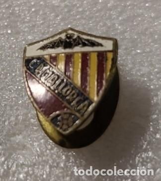 Coleccionismo deportivo: ANTIGUA INSIGNIA OJAL ESCUDO FUTBOL CD MALLORCA 1931-1949 #55