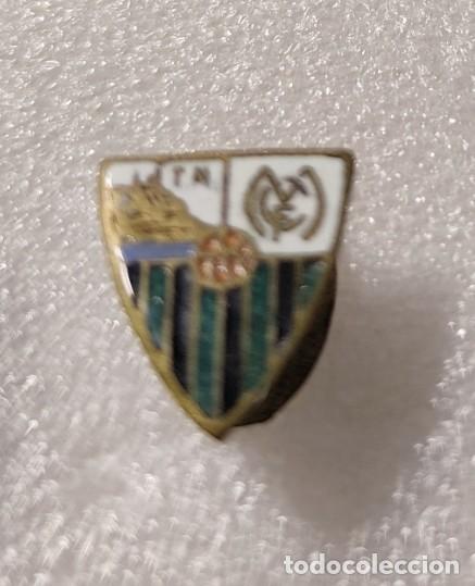 Sports collectibles: ANTIGUA INSIGNIA OJAL ESCUDO FUTBOL FC MALAGUE&Ntilde;O- CLUB MALAGA 1912-1923 #57