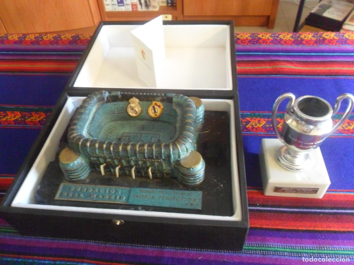 Coleccionismo deportivo: ESTADIO SANTIAGO BERNAB&Eacute;U DE MART&Iacute;N PERILL&Aacute;N FUNDACI&Oacute;N REAL MADRID SERIE 400 ITEMS Y 8&ordf; COPA EUROPA