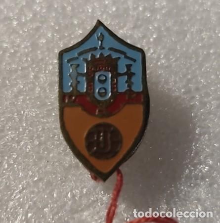 Sports collectibles: ANTIGUA INSIGNIA OJAL ESCUDO FUTBOL UNION DEPORTIVA MELILLA #62