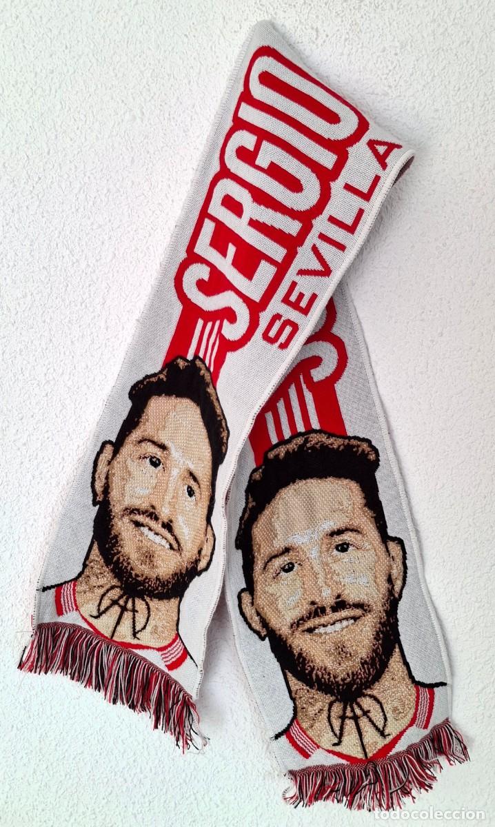 Sports collectibles: Bufanda tejida Sevilla F&uacute;tbol Club Espa&ntilde;a conmemorativa Sergio 4 Ramos 135 cm de largo