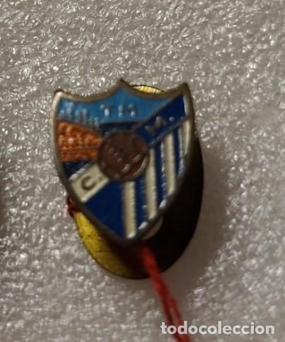 Collectionnisme sportif: ANTIGUA INSIGNIA ESCUDO CLUB FUTBOL OJAL C.D. MALAGA A&Ntilde;OS 40-50 #68