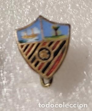 Collectionnisme sportif: ANTIGUA INSIGNIA ESCUDO CLUB FUTBOL OJAL AGUJA ARENAS GETXO A&Ntilde;OS 40-50 #70