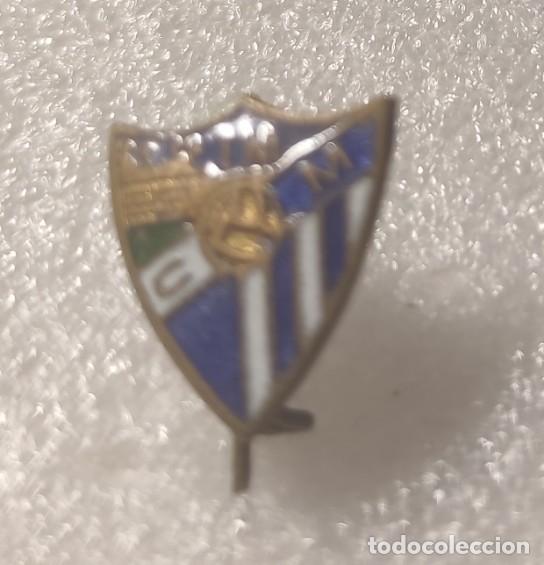Sports collectibles: ANTIGUA INSIGNIA ESCUDO CLUB FUTBOL OJAL AGUJA MALAGA C.F. A&Ntilde;OS 40-50 #73