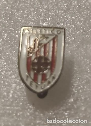 Coleccionismo deportivo: ANTIGUA INSIGNIA ESCUDO CLUB FUTBOL OJAL AGUJA ATLETICO TETUAN A&Ntilde;OS 40-50 #75