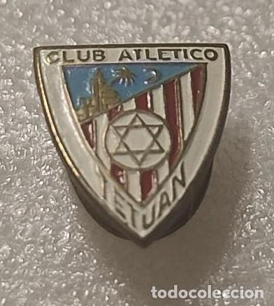 Sports collectibles: ANTIGUA INSIGNIA ESCUDO CLUB FUTBOL OJAL CLUB ATLETICO TETUAN A&Ntilde;OS 40-50 #76