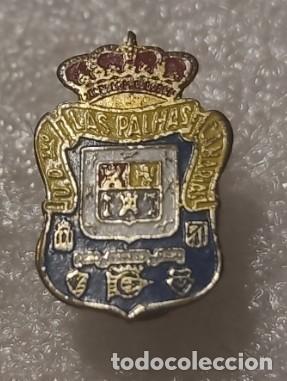 Sports collectibles: ANTIGUA INSIGNIA ESCUDO CLUB FUTBOL OJAL U.D. LAS PALMAS A&Ntilde;OS 40-50 #79