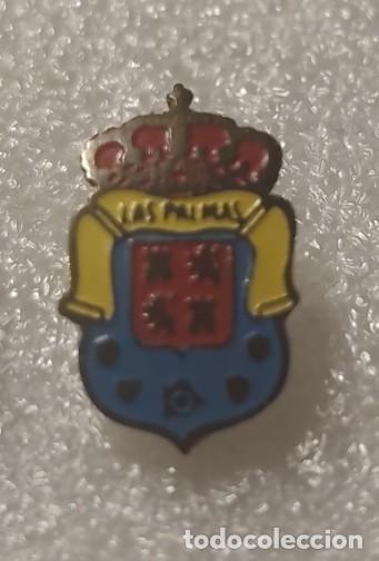 Sports collectibles: ANTIGUA INSIGNIA ESCUDO CLUB FUTBOL OJAL AGUJA U.D. LAS PALMAS A&Ntilde;OS 40-50 #80