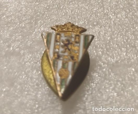 Collectionnisme sportif: ANTIGUA INSIGNIA ESCUDO CLUB FUTBOL OJAL CORDOBA C.F. A&Ntilde;OS 50 #83