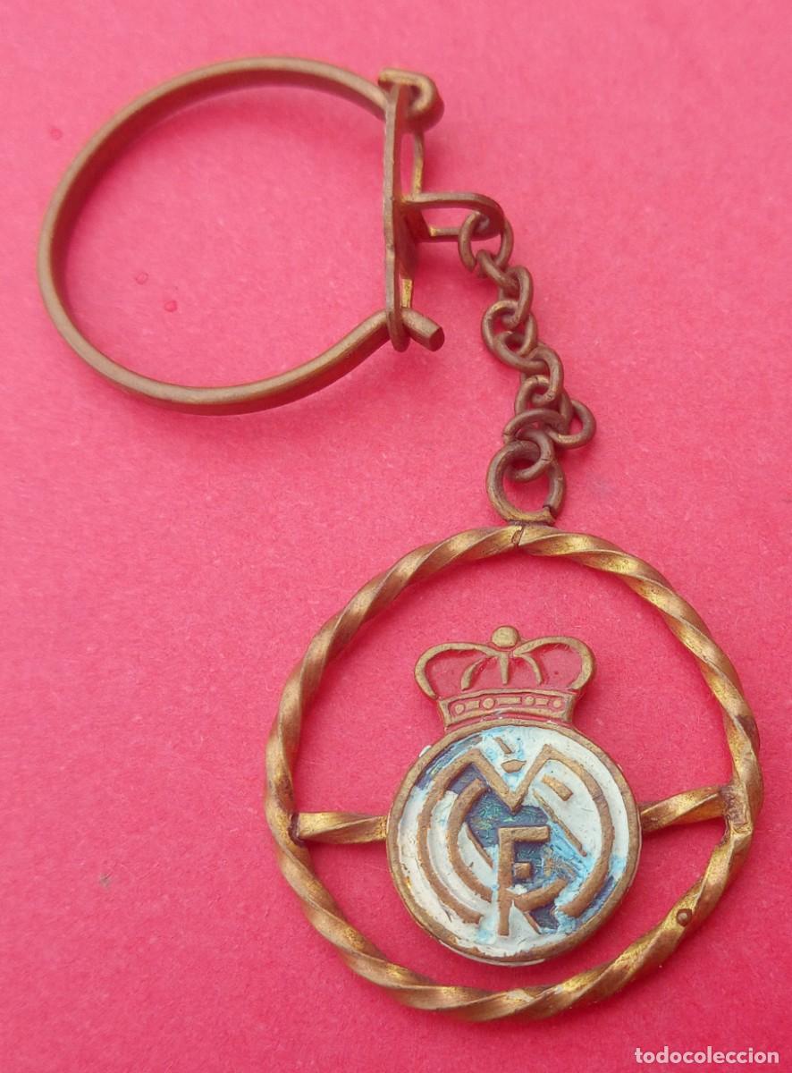 Coleccionismo deportivo: Llavero Antiguo F&uacute;tbol Escudo Real Madrid.