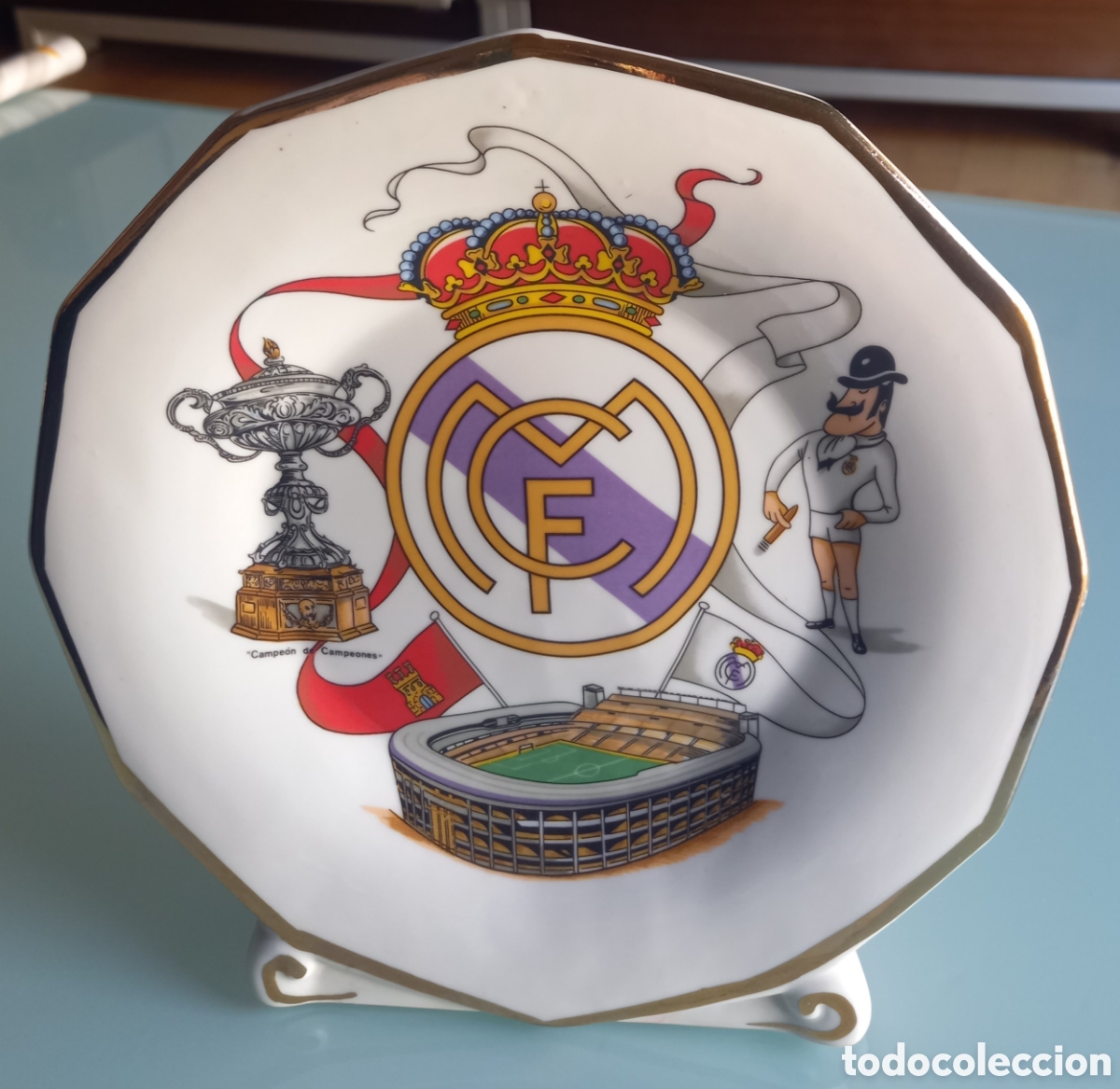 Sports collectibles: Figura / Placa de Porcelana Real Madrid &rdquo;Campe&oacute;n de Campeones&rdquo; - Con Soporte Integrado - A&ntilde;os 60