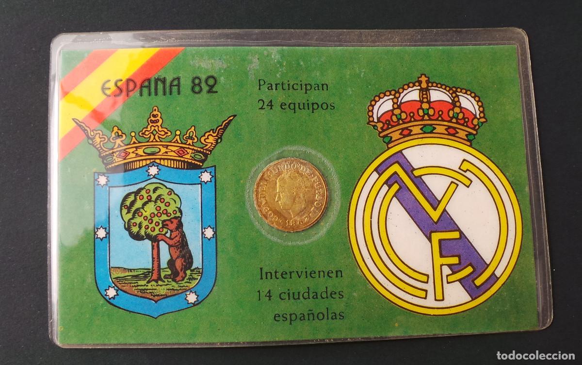 Sammelleidenschaft Sport: TARJETA REAL MADRID PARA EL MUNDIAL ESPA&Ntilde;A 82, CON MINI MONEDA, ESCUDOS Y DATOS.