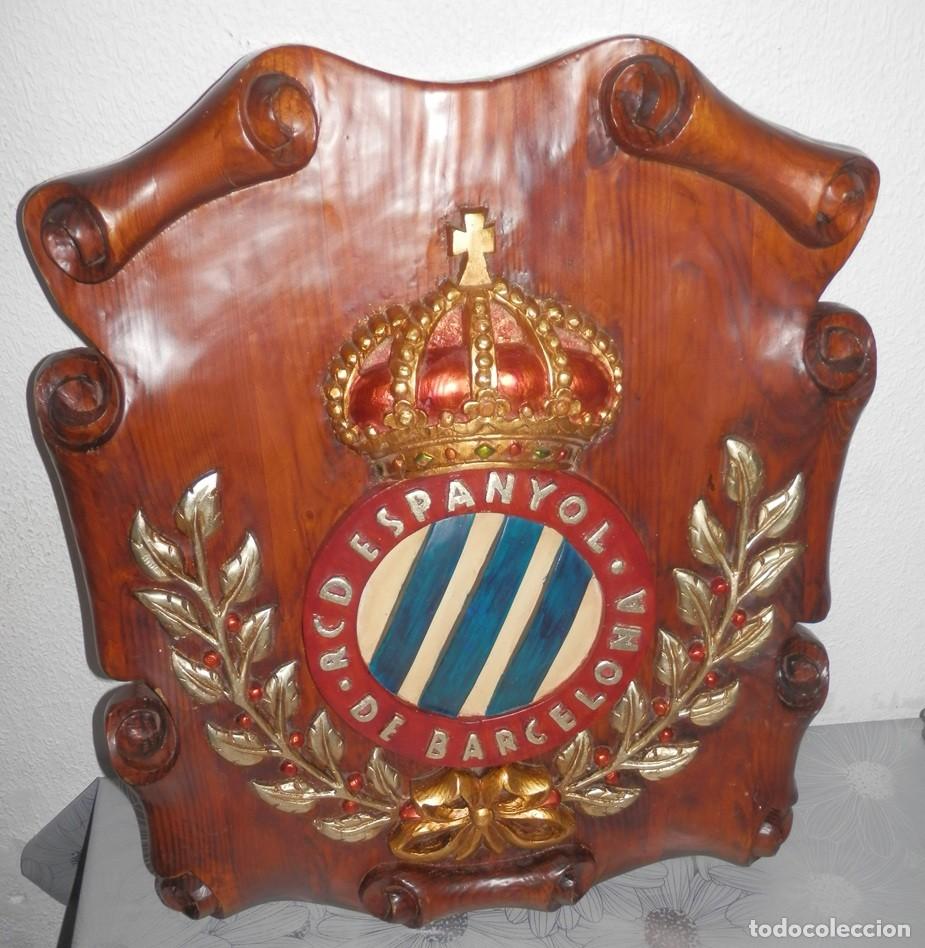 Collezionismo sportivo: ESCUDO TALLADO EN MADERA DEL REAL CLUB DEPORTIVO ESPANYOL